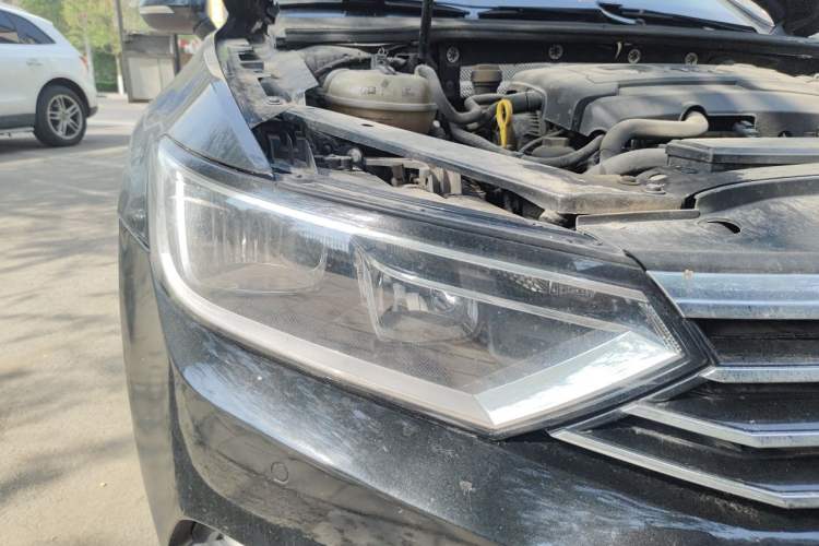 Used Volkswagen Magotan 2018 330TSI DSG Advanced Model Right Front Headlight