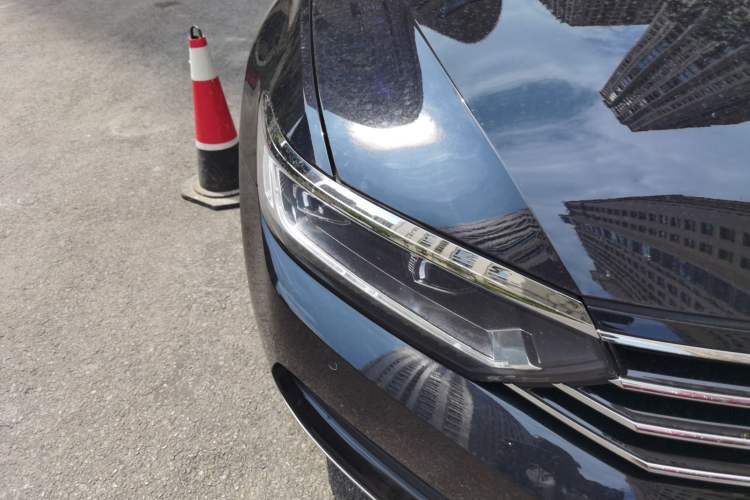 Used Volkswagen Magotan 2018 330TSI DSG Advanced Model Right Front Headlight