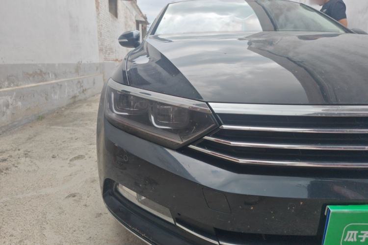 Used Volkswagen Magotan 2018 Facelift 330TSI DSG Luxury Model Right Front Headlight
