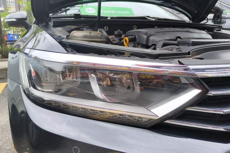 Used Volkswagen Magotan 2018 330TSI DSG Luxury Model Right Front Headlight