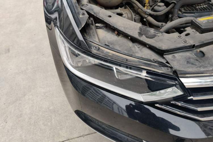 Used Volkswagen Magotan 2018 330TSI DSG Advanced Model Right Front Headlight
