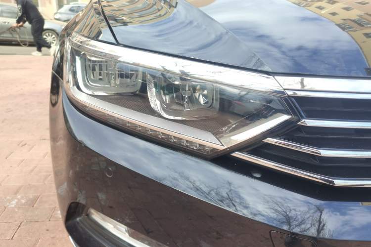 Used Volkswagen Magotan 2018 280TSI DSG Comfort Model Right Front Headlight