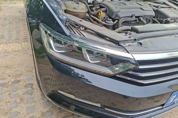 Used Volkswagen Magotan 2018 330TSI DSG Luxury Model Right Front Headlight
