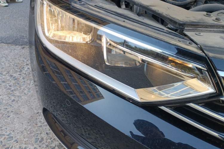 Used Volkswagen Magotan 2018 330TSI DSG Advanced Model Right Front Headlight