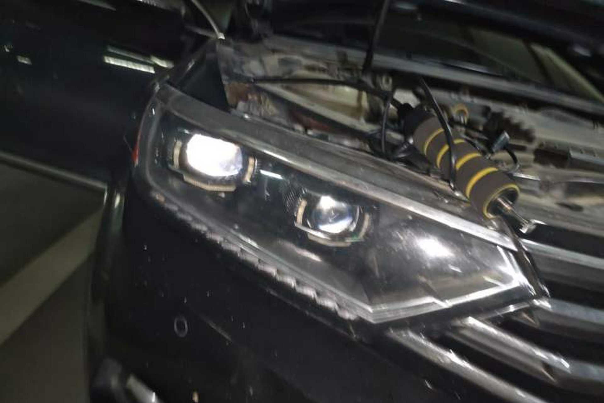 Used Volkswagen Magotan 2018 280TSI DSG Comfort Model Right Front Headlight
