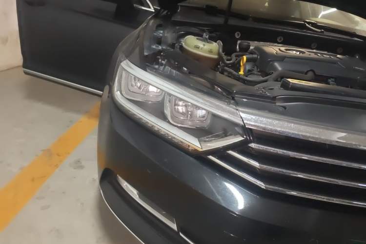 Used Volkswagen Magotan 2018 Facelift 330TSI DSG Luxury Model Right Front Headlight