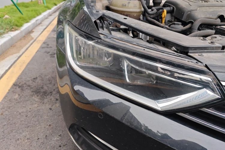 Used Volkswagen Magotan 2018 330TSI DSG Advanced Model Right Front Headlight