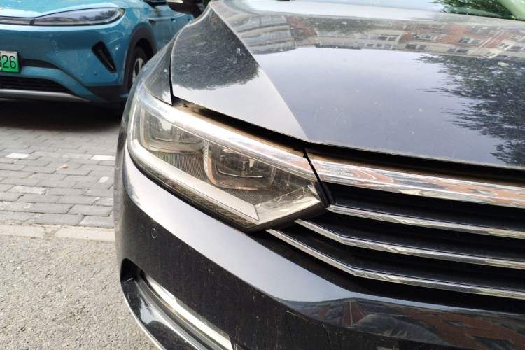 Used Volkswagen Magotan 2018 330TSI DSG Luxury Model Right Front Headlight