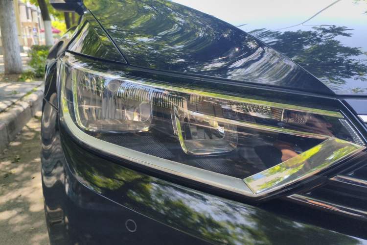 Used Volkswagen Magotan 2018 330TSI DSG Advanced Model Right Front Headlight
