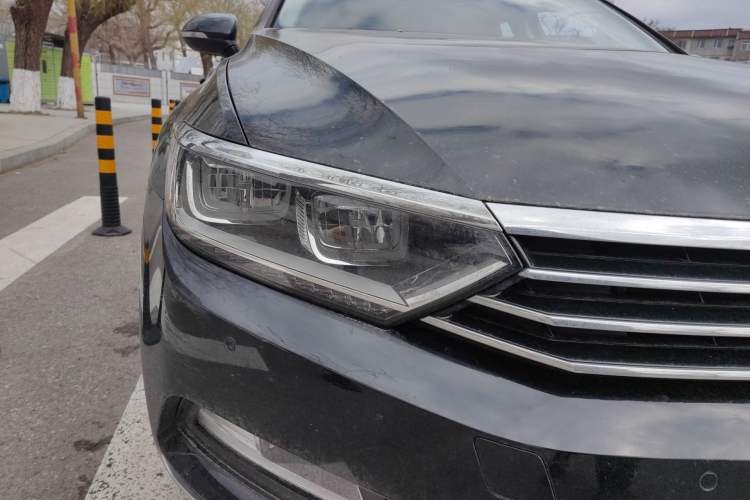 Used Volkswagen Magotan 2018 Facelift 330TSI DSG Luxury Model Right Front Headlight