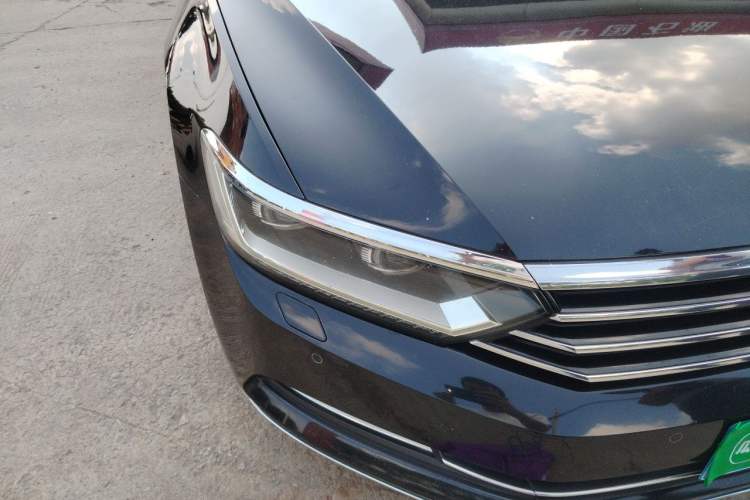 Used Volkswagen Magotan 2018 380TSI DSG Prestige Model Right Front Headlight