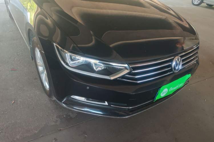 Used Volkswagen Magotan 2018 280TSI DSG Comfort Model Right Front Headlight