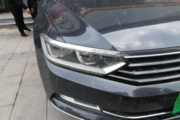 Used Volkswagen Magotan 2018 330TSI DSG Advanced Model Right Front Headlight