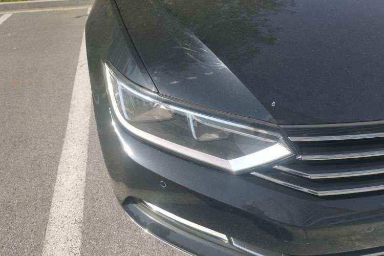 Used Volkswagen Magotan 2018 330TSI DSG Advanced Model Right Front Headlight