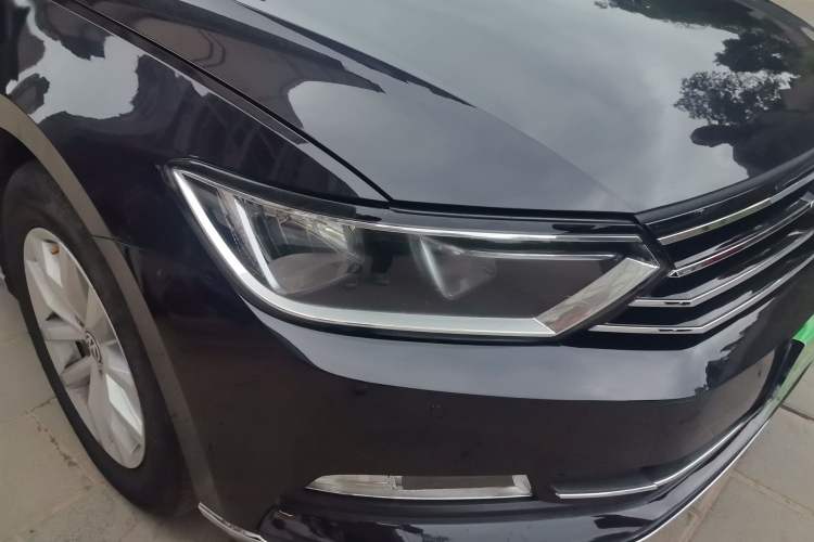 Used Volkswagen Magotan 2018 280TSI DSG Comfort Model Right Front Headlight