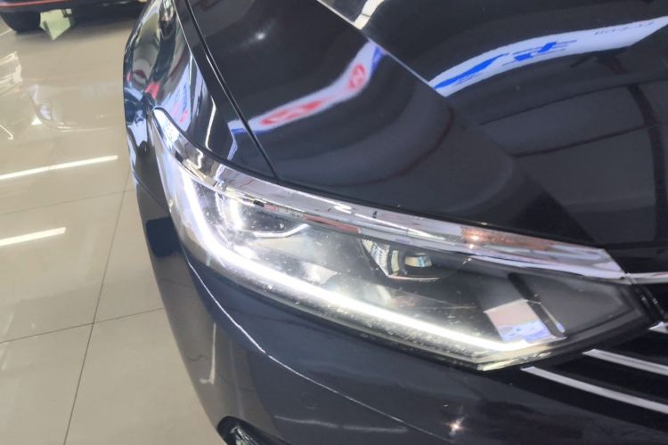 Used Volkswagen Magotan 2018 330TSI DSG Advanced Model Right Front Headlight