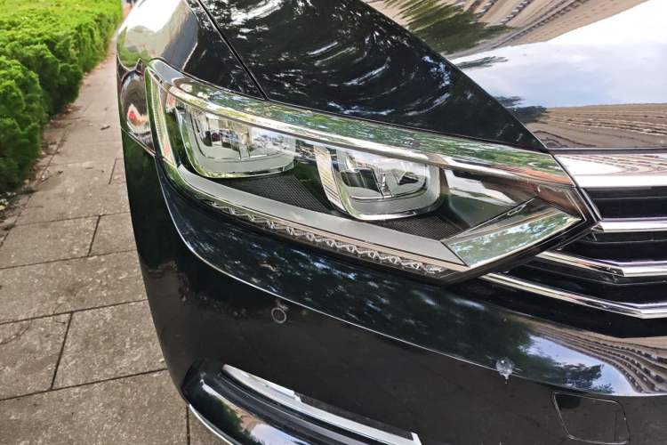 Used Volkswagen Magotan 2018 Facelift 330TSI DSG Luxury Model Right Front Headlight
