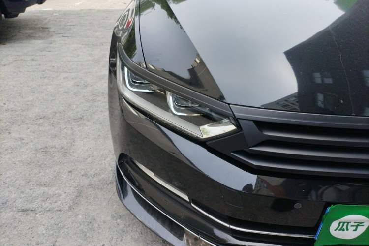 Used Volkswagen Magotan 2018 330TSI DSG Luxury Model Right Front Headlight