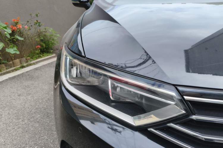 Used Volkswagen Magotan 2018 330TSI DSG Advanced Model Right Front Headlight