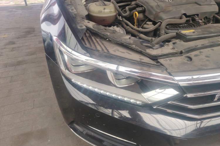 Used Volkswagen Magotan 2018 330TSI DSG Luxury Model Right Front Headlight