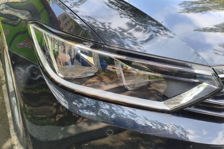 Used Volkswagen Magotan 2018 280TSI DSG Comfort Model Right Front Headlight