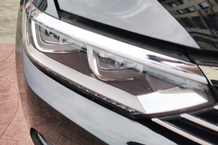 Used Volkswagen Magotan 2018 330TSI DSG Luxury Model Right Front Headlight