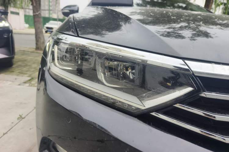 Used Volkswagen Magotan 2018 330TSI DSG Luxury Model Right Front Headlight