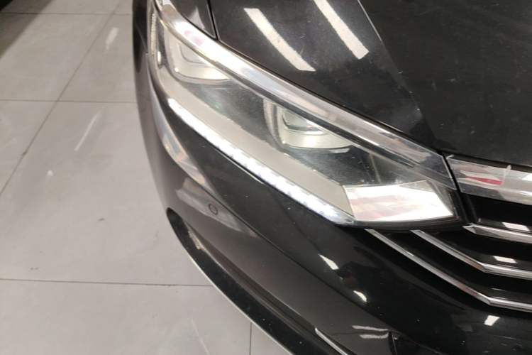 Used Volkswagen Magotan 2018 Facelift 380TSI DSG Luxury Version Right Front Headlight