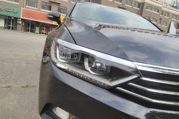 Used Volkswagen Magotan 2018 Facelift 330TSI DSG Luxury Model Right Front Headlight