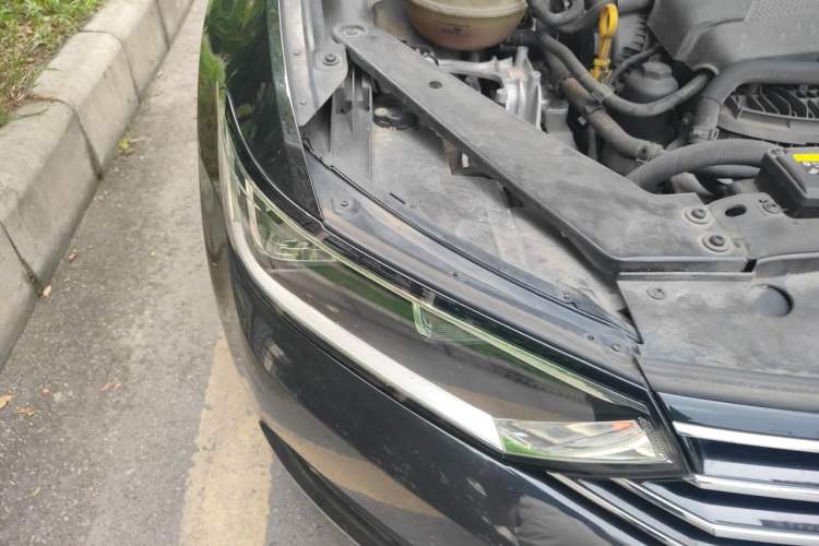 Used Volkswagen Magotan 2018 330TSI DSG Advanced Model Right Front Headlight