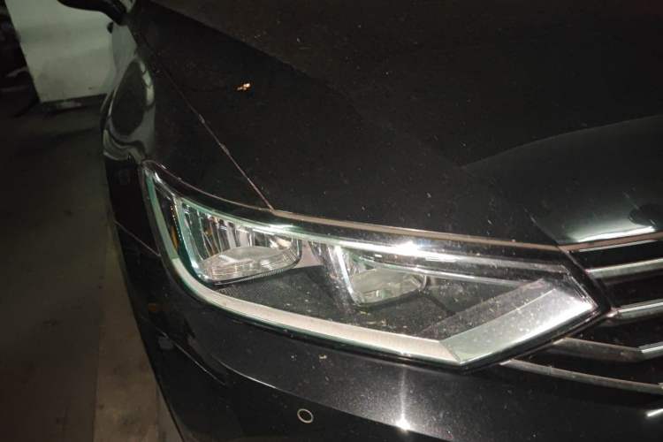 Used Volkswagen Magotan 2018 330TSI DSG Comfort Model Right Front Headlight