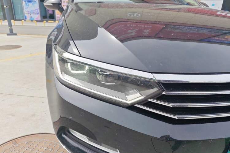 Used Volkswagen Magotan 2018 330TSI DSG Advanced Model Right Front Headlight
