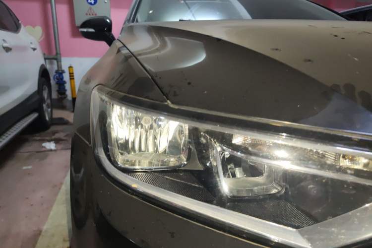 Used Volkswagen Magotan 2018 280TSI DSG Comfort Model Right Front Headlight