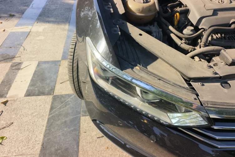 Used Volkswagen Magotan 2018 330TSI DSG Luxury Model Right Front Headlight