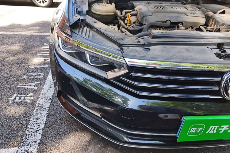 Used Volkswagen Magotan 2018 330TSI DSG Luxury Model Right Front Headlight