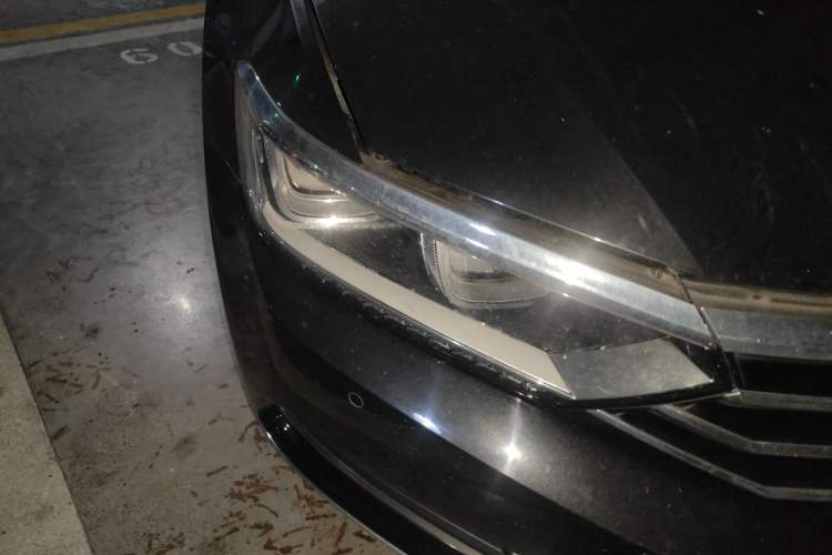 Used Volkswagen Magotan 2018 330TSI DSG Luxury Model Right Front Headlight