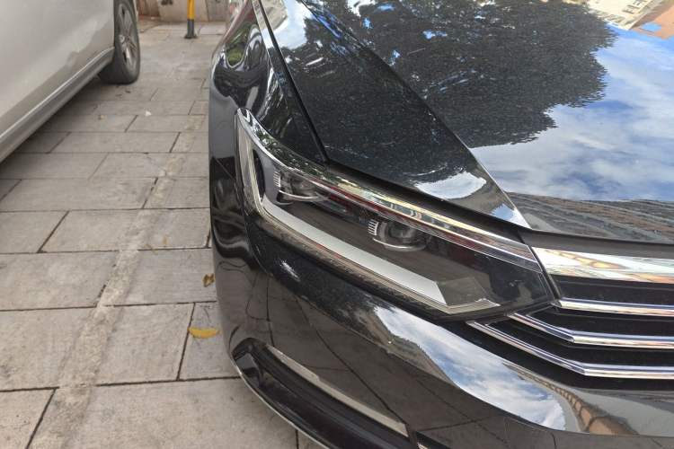 Used Volkswagen Magotan 2018 330TSI DSG Luxury Model Right Front Headlight