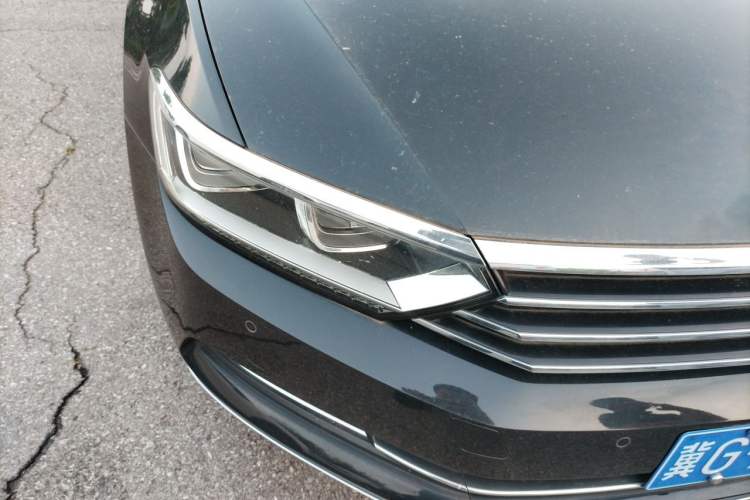Used Volkswagen Magotan 2018 Facelift 330TSI DSG Luxury Model Right Front Headlight