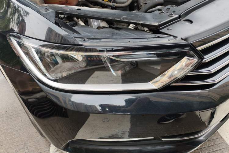 Used Volkswagen Magotan 2018 330TSI DSG Advanced Model Right Front Headlight