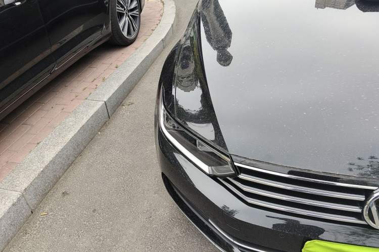 Used Volkswagen Magotan 2018 280TSI DSG Comfort Model Right Front Headlight