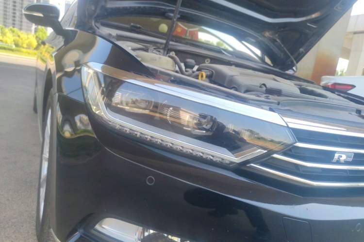 Used Volkswagen Magotan 2018 330TSI DSG Advanced Model Right Front Headlight