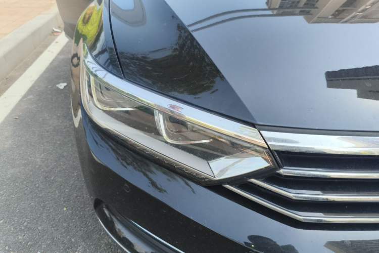 Used Volkswagen Magotan 2018 330TSI DSG Luxury Model Right Front Headlight