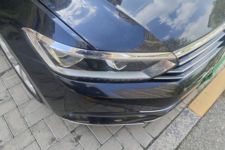 Used Volkswagen Magotan 2018 330TSI DSG Luxury Model Right Front Headlight