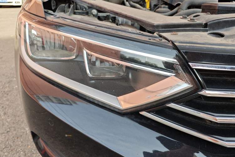 Used Volkswagen Magotan 2018 330TSI DSG Advanced Model Right Front Headlight