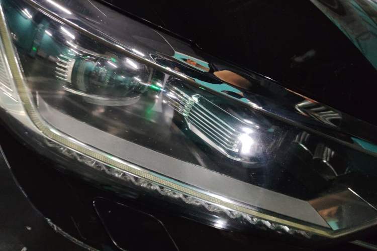Used Volkswagen Magotan 2018 330TSI DSG Luxury Model Right Front Headlight