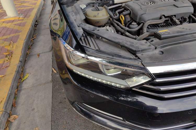 Used Volkswagen Magotan 2018 330TSI DSG Luxury Model Right Front Headlight