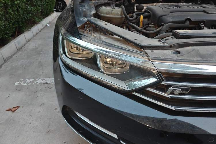 Used Volkswagen Magotan 2018 Facelift 330TSI DSG Luxury Model Right Front Headlight