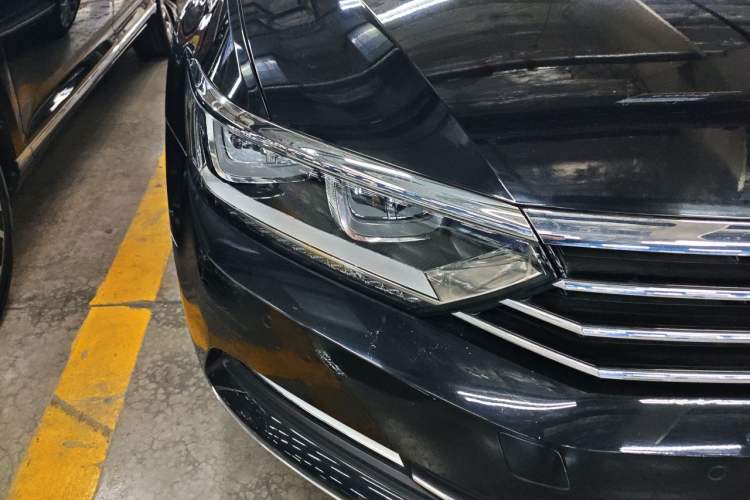 Used Volkswagen Magotan 2018 Facelift 330TSI DSG Luxury Model Right Front Headlight