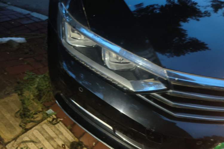 Used Volkswagen Magotan 2018 Facelift 330TSI DSG Luxury Model Right Front Headlight