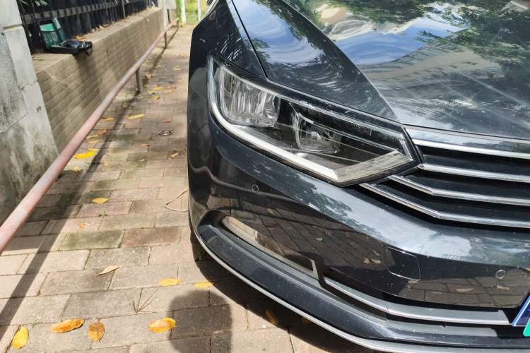 Used Volkswagen Magotan 2018 330TSI DSG Luxury Model Right Front Headlight